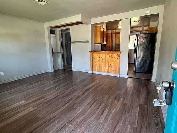 2nd image of 4720 SE 25th St