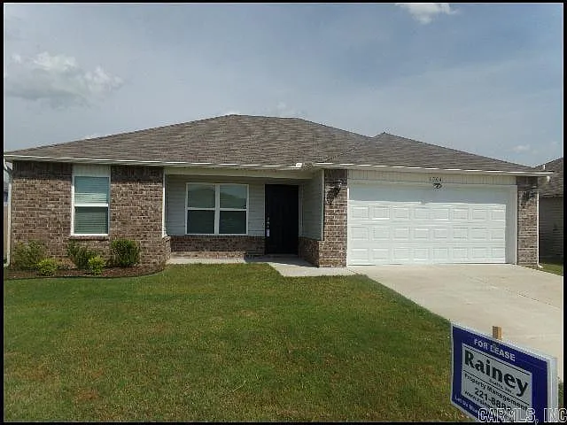 1304 Yarrow Dr — Photo 2
