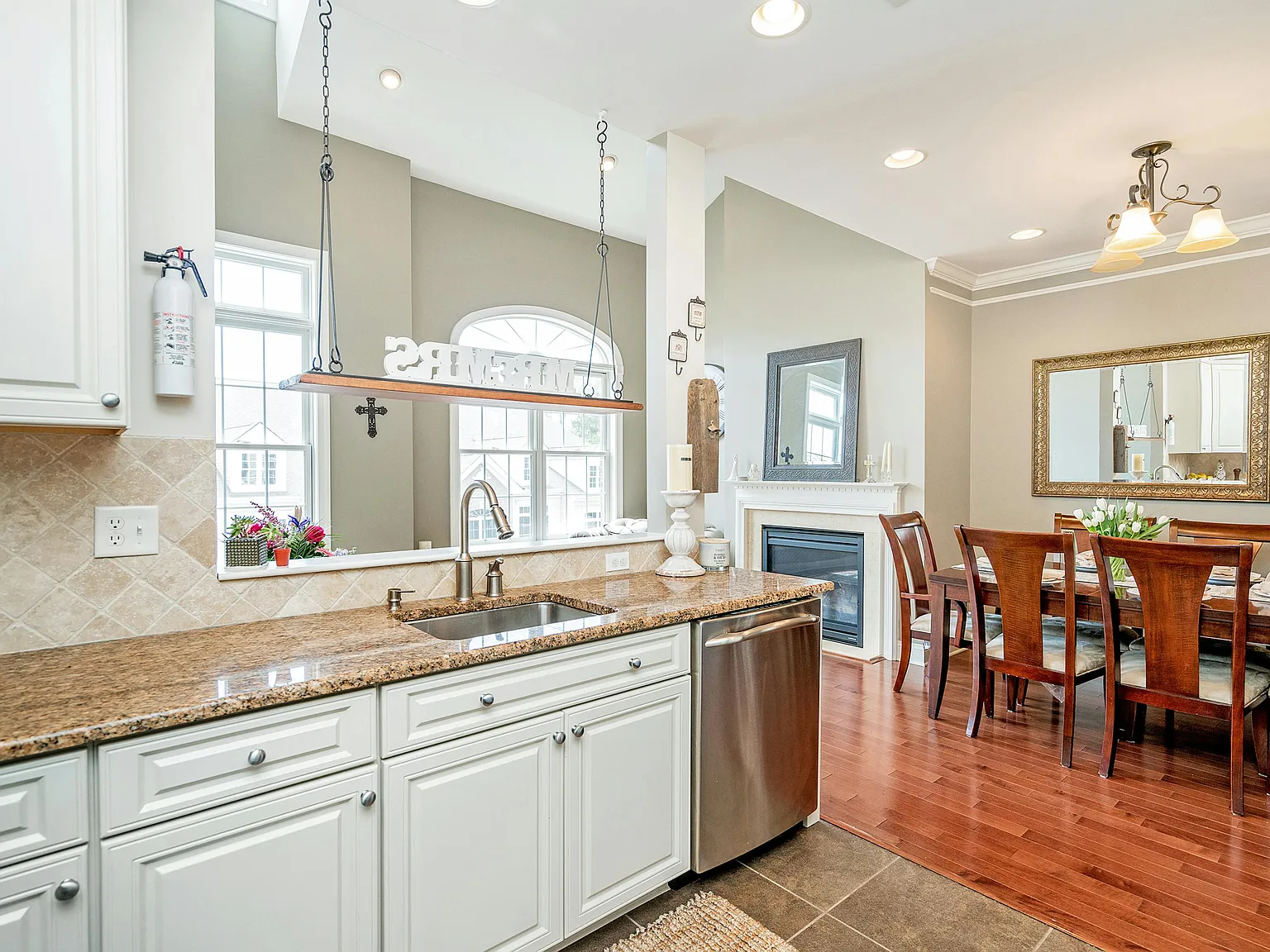 2 bed, 2.5 bath, 2255 sqft, $4,000 — Photo 4