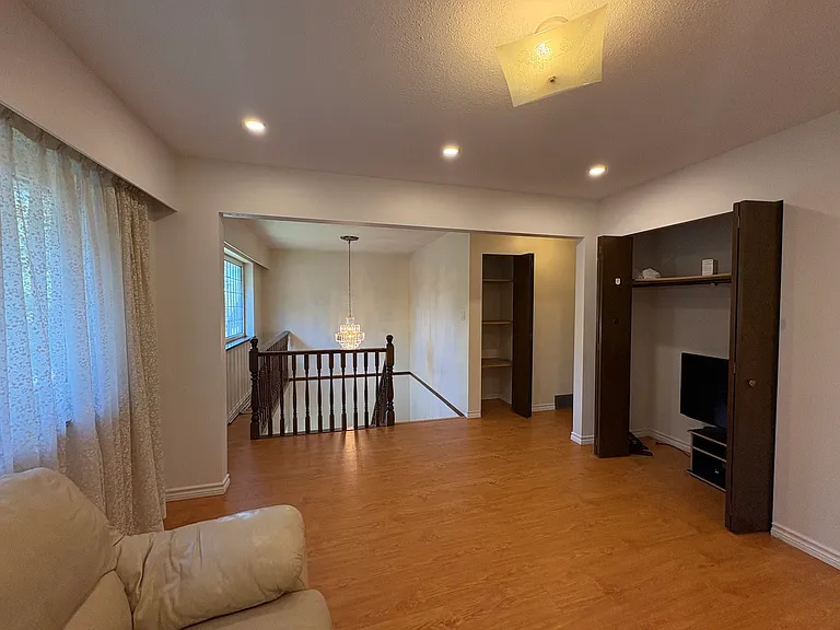 2248 E 45th Ave — Photo 8