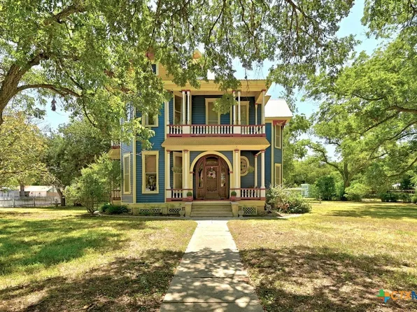 624 Saint Louis St, Gonzales, TX 78629