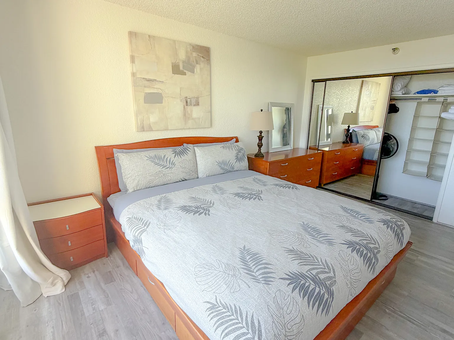 2 bed, 907 sqft, $3,550 — Photo 3