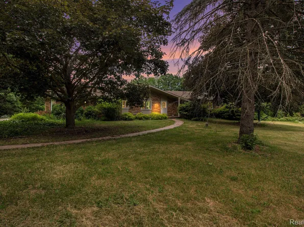 6700 Crofoot Rd, Howell, MI 48843