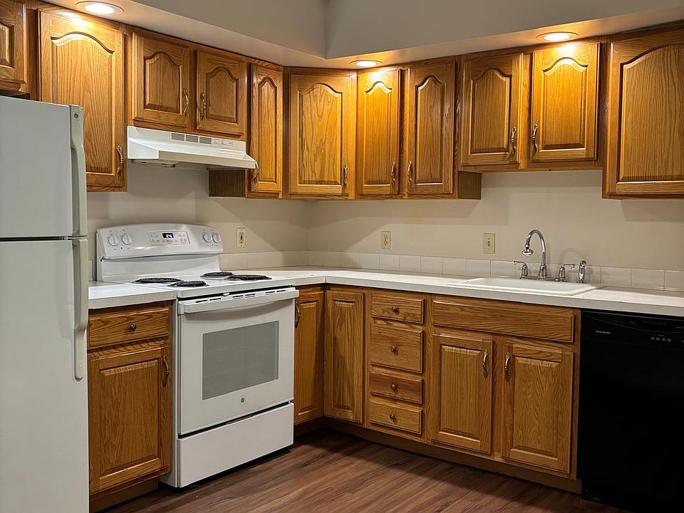 Large kitchen with all the appliances included