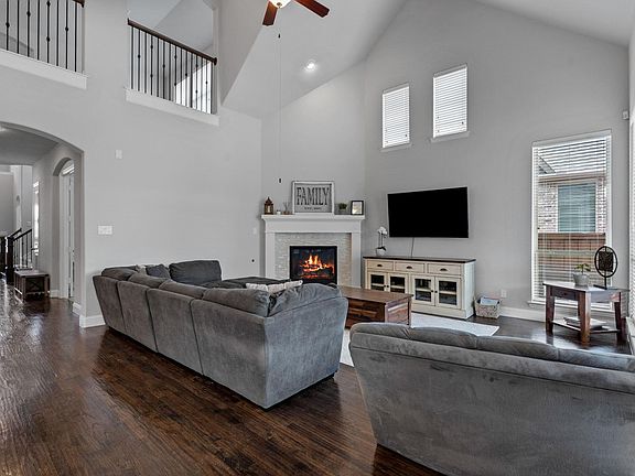 5th image of 4031 Dewberry Ln