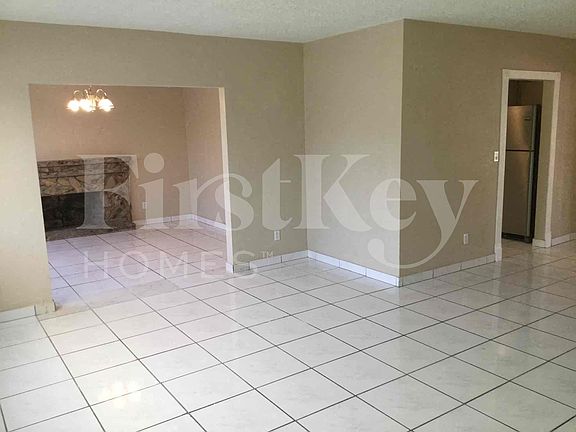 4th image of 855 W 72nd St