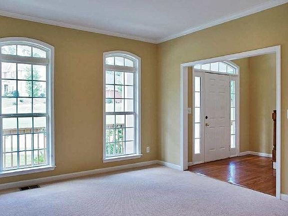 3rd image of 705 Lily Glen Ln