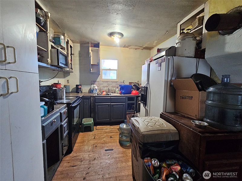 5th image of 531 Columbia Street
