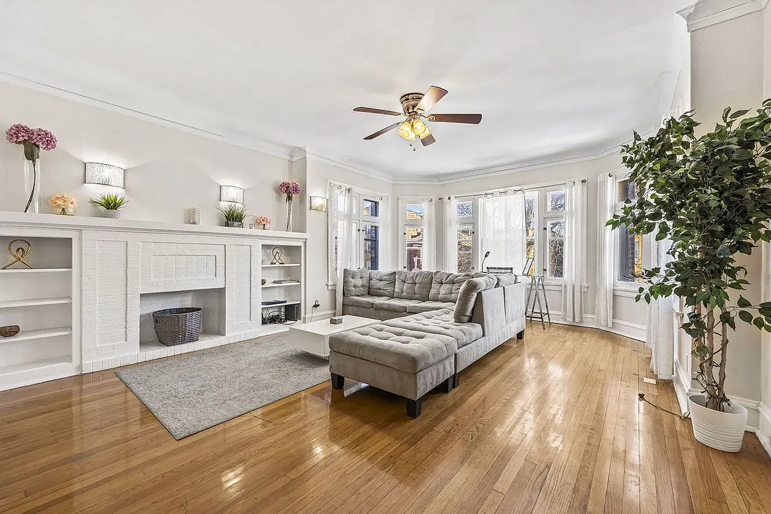 3 bed, 1600 sqft, $2,200 — Photo 3
