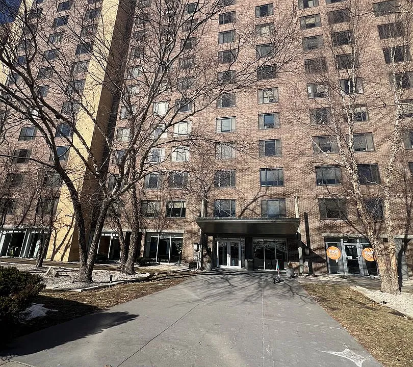 600 E 8th St #3M