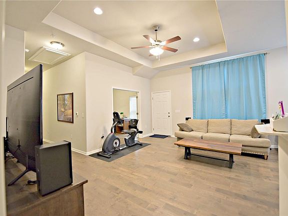 5th image of 7304 Plant St