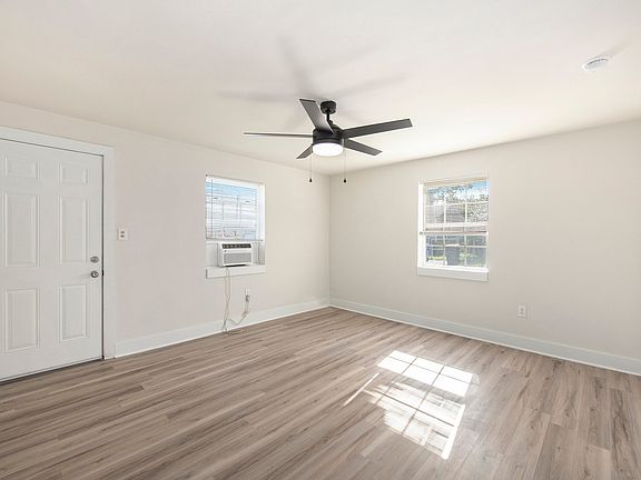 Living area/Bedroom