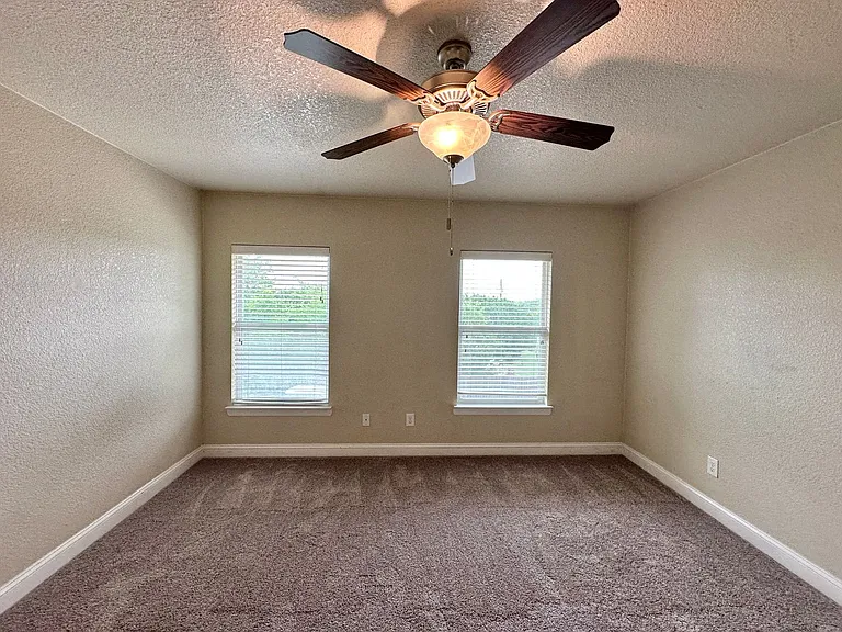 2328 Verna Lee Blvd — Photo 10