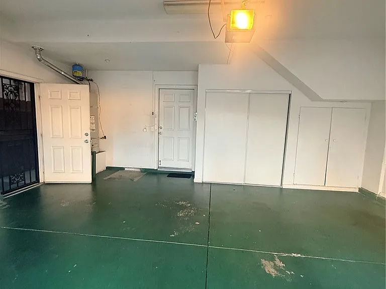 8554 Burnet Ave — Photo 24