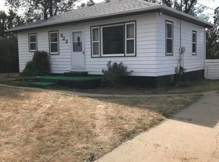 622 1st Ave SW, Dickinson, ND 58601