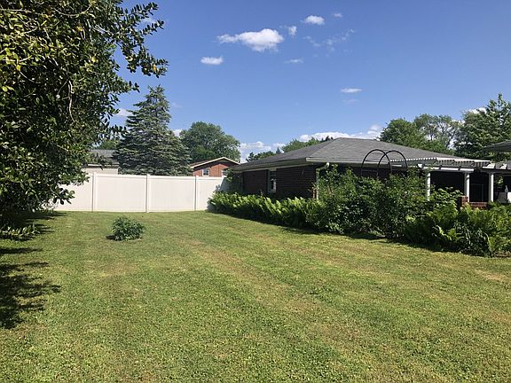 3rd image of 1001 Peachtree Dr