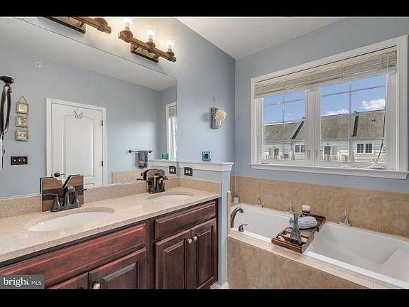4th image of 7072 Little Thames Dr #126