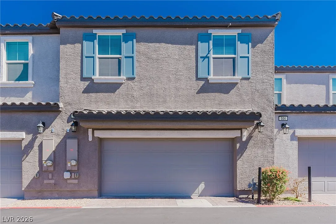 3 bed, 2.5 bath, 1832 sqft, $2,200 — Photo 3