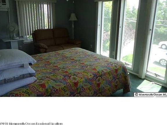 4th image of 110 Grand View Dr