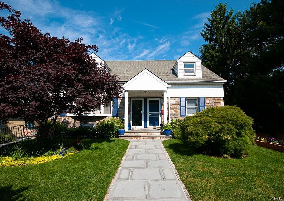 1st image of 315 Gainsborg Ave E