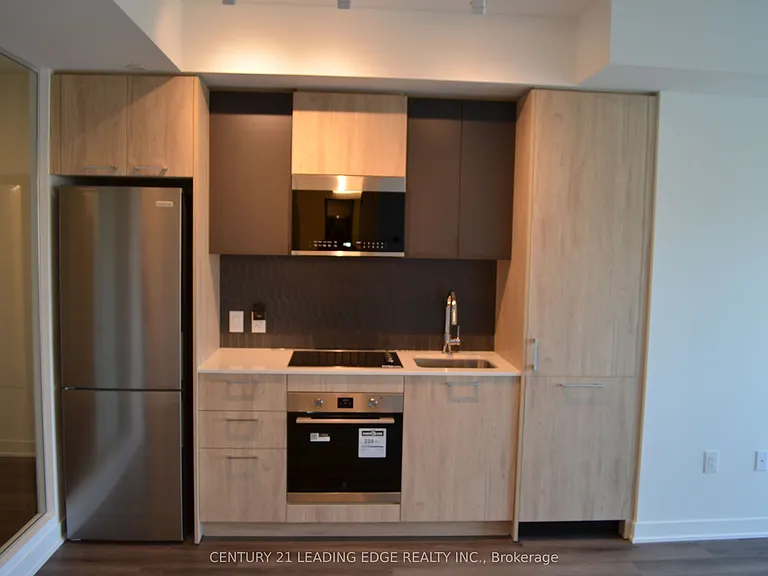 10 Oak St #2407 — Photo 4
