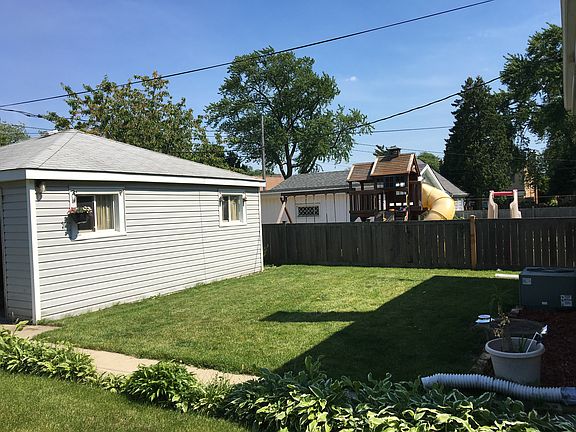 4th image of 8213 N Oriole Ave