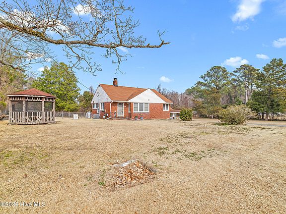 3rd image of 15 East Drive