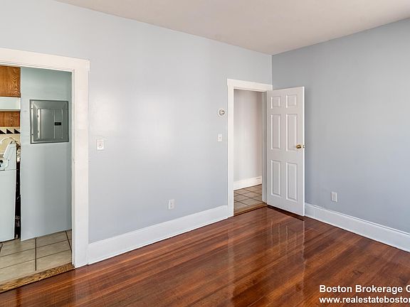 4th image of 15 Groom St Floor 3