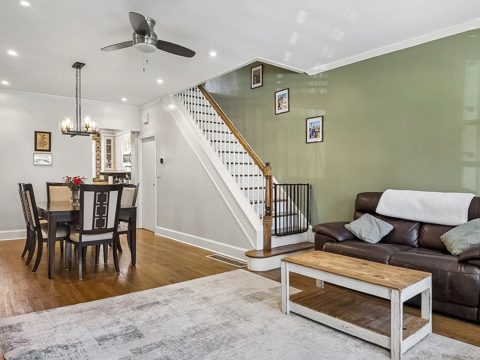 3 bed, 2100 sqft, $4,295 — Photo 4