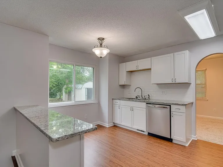 303 Meadowlake Dr — Photo 10