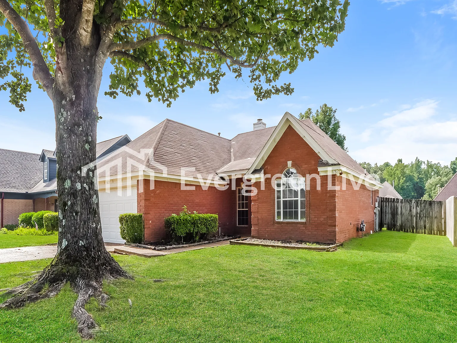 3 bed, 2.0 bath, 1270 sqft, $1,395 — Photo 2