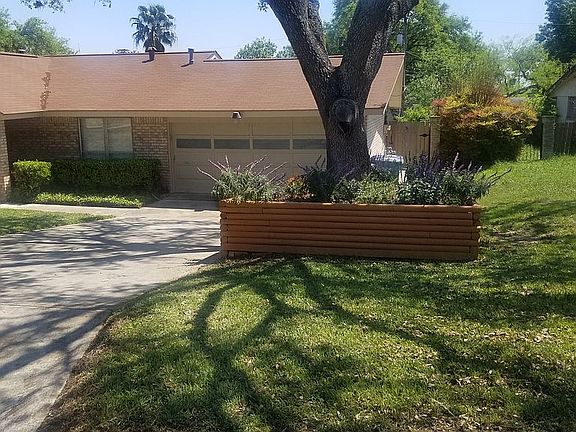 2nd image of 5626 Lon Chaney Dr