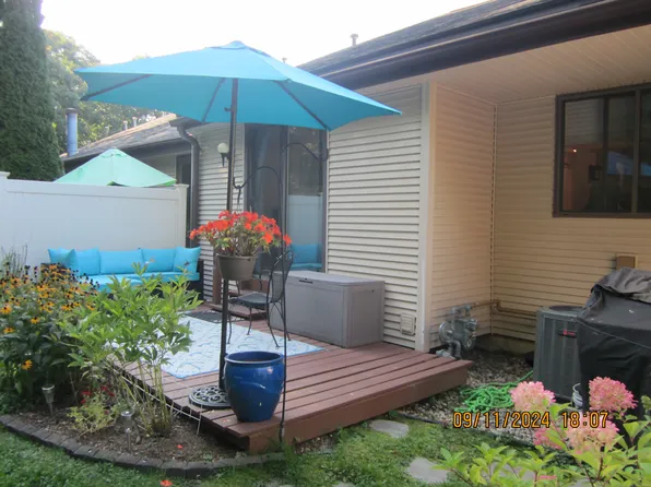 55 Dowd Avenue #24, Canton, CT 06019