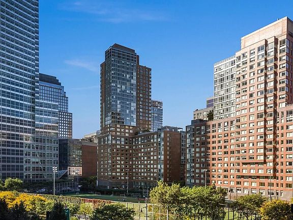 2nd image of 200 Chambers St APT 5B