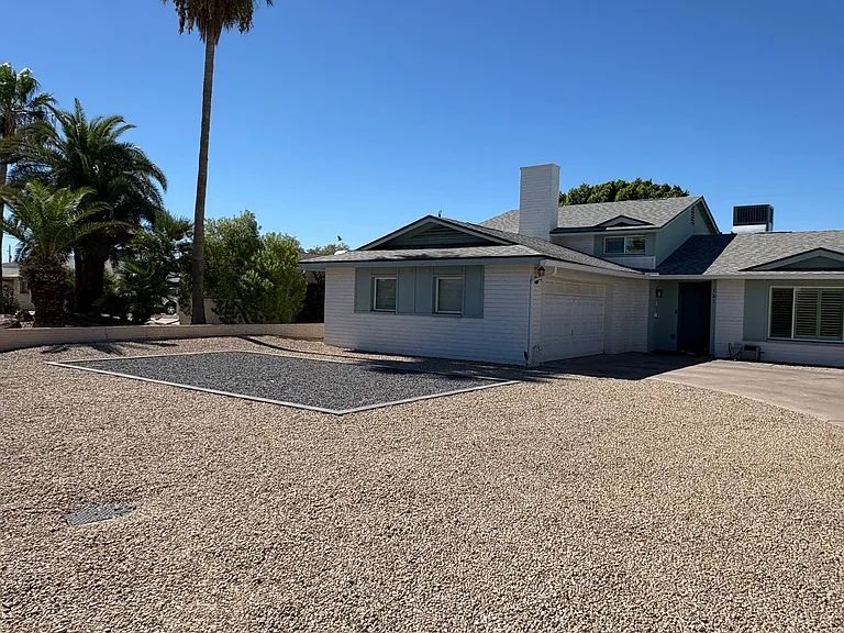 121 E Santa Cruz Dr — Photo 2