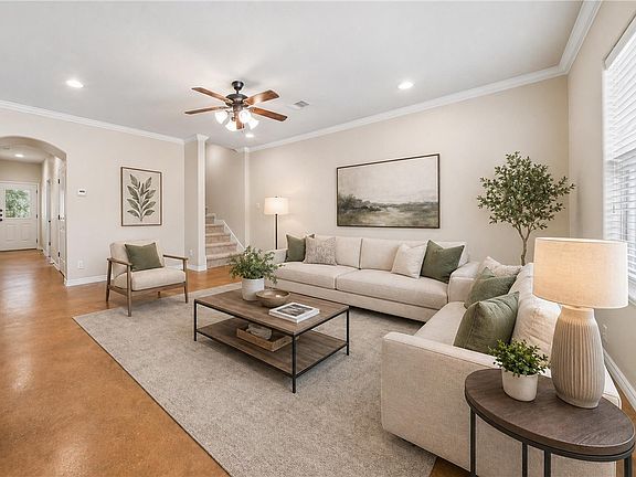 5th image of 343 Newcomb Ln