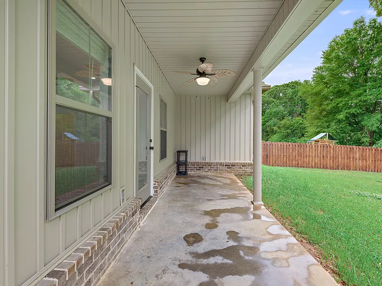 208 Savannah Dr — Photo 32