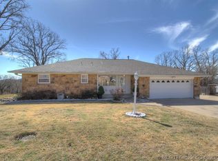 1302 E Burroughs Rd, Sapulpa, OK 74066