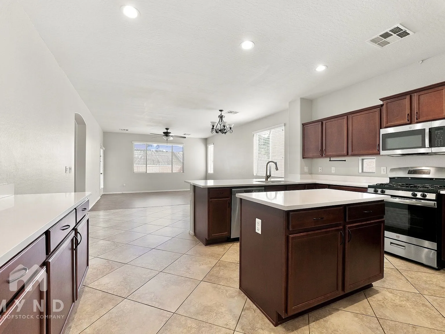 3 bed, 2.0 bath, 1717 sqft, $1,649 — Photo 3