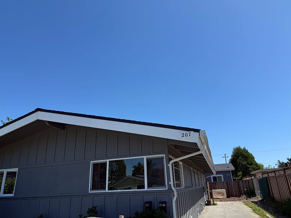 2nd image of 207 Heath St #1