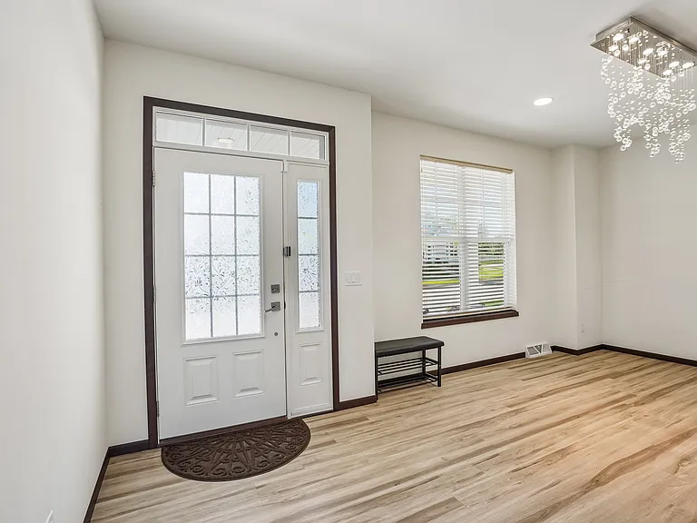 236 Sunshine Ln — Photo 4
