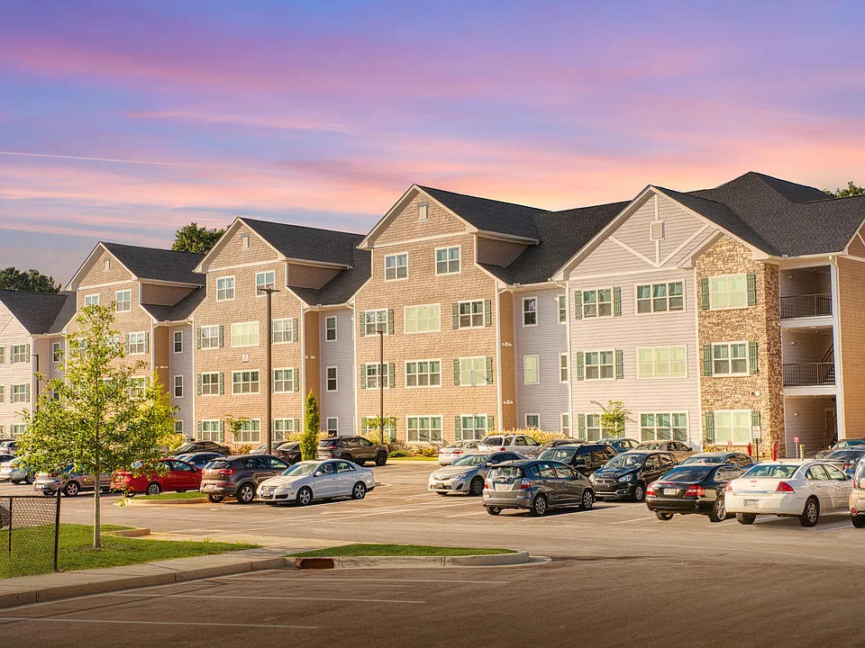 Flagship Carrollton Apartments and Townhomes