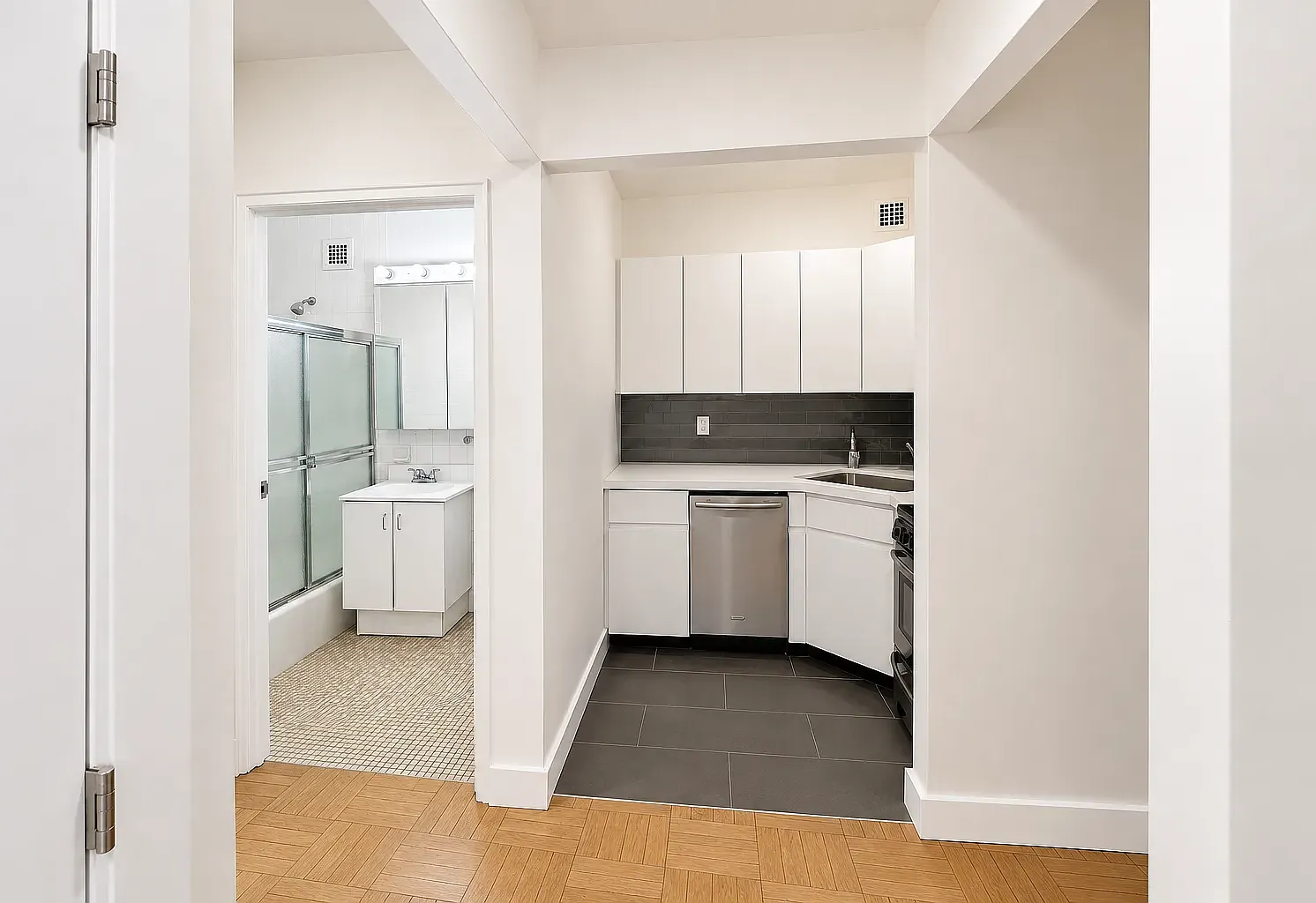 213 East 37th Street — Photo 3
