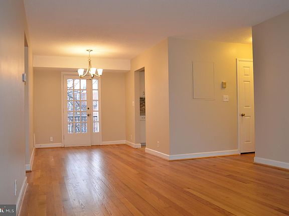 3rd image of 3050 S Buchanan St APT B1