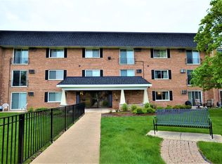 560 Lawrence Ave APT 204, Roselle, IL 60172