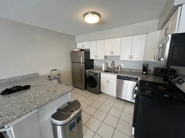 2465 N Frederick Ave #205, Milwaukee, WI 53211