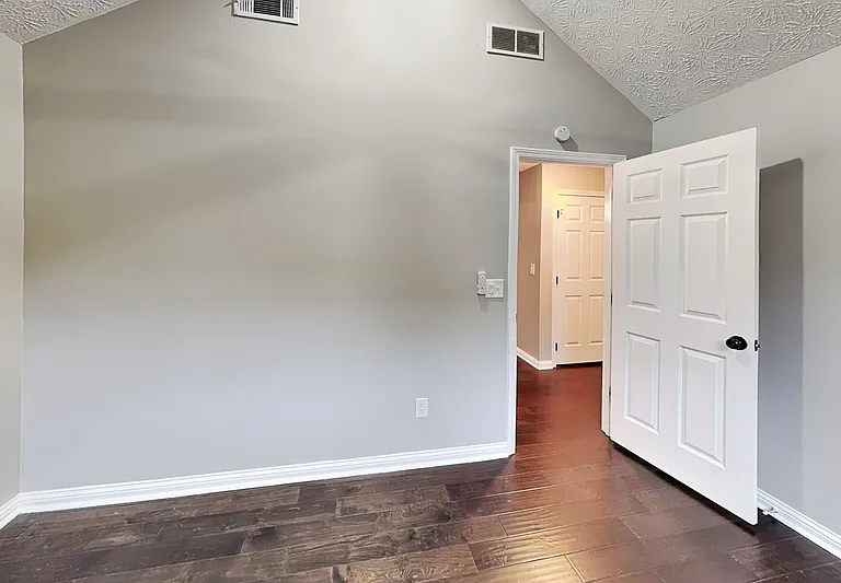 985 Crystal Water Dr — Photo 10