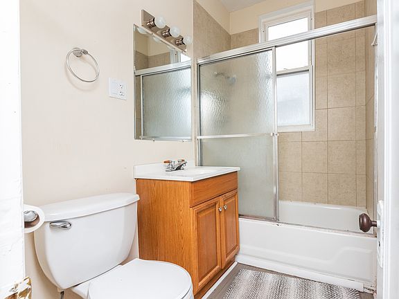 4th image of 2231 N Sawyer Ave #2