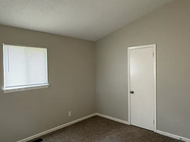 7318 L St — Photo 14