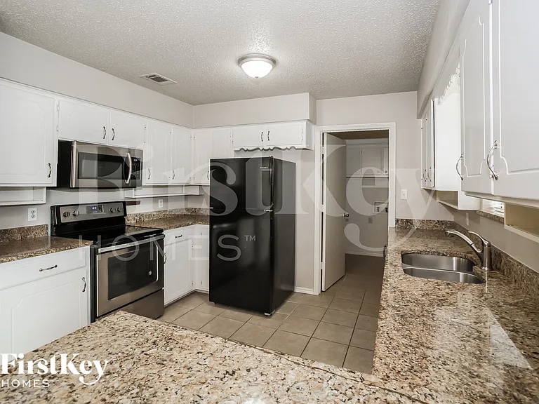 1841 College Pkwy — Photo 7